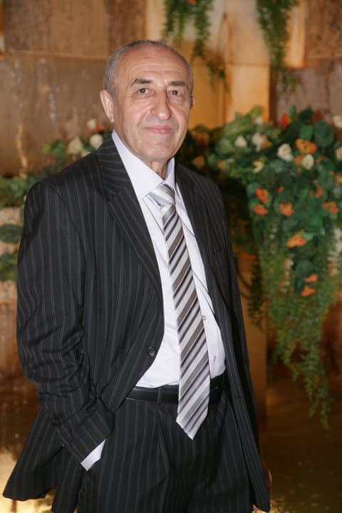 ד״ר דב סיקירוב, מומחה ברפואה פנימית